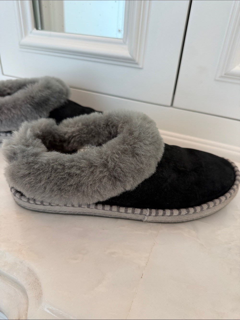 Women’s UGG Wrin Slipper in Gray & Black - Picture 5 of 11